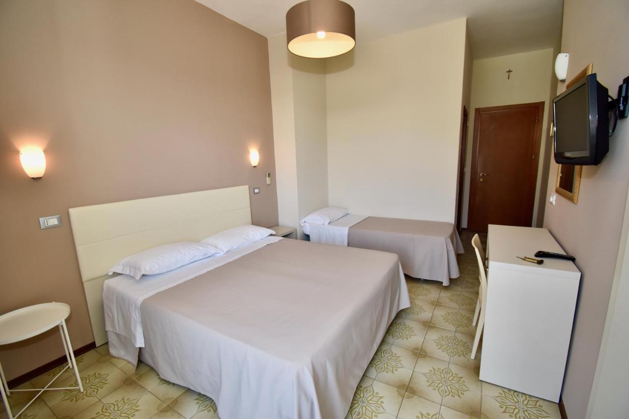 Hotel Astor B&B Lido di Classe Exterior photo