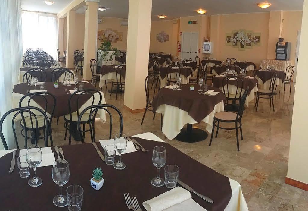 Hotel Astor B&B Lido di Classe Exterior photo